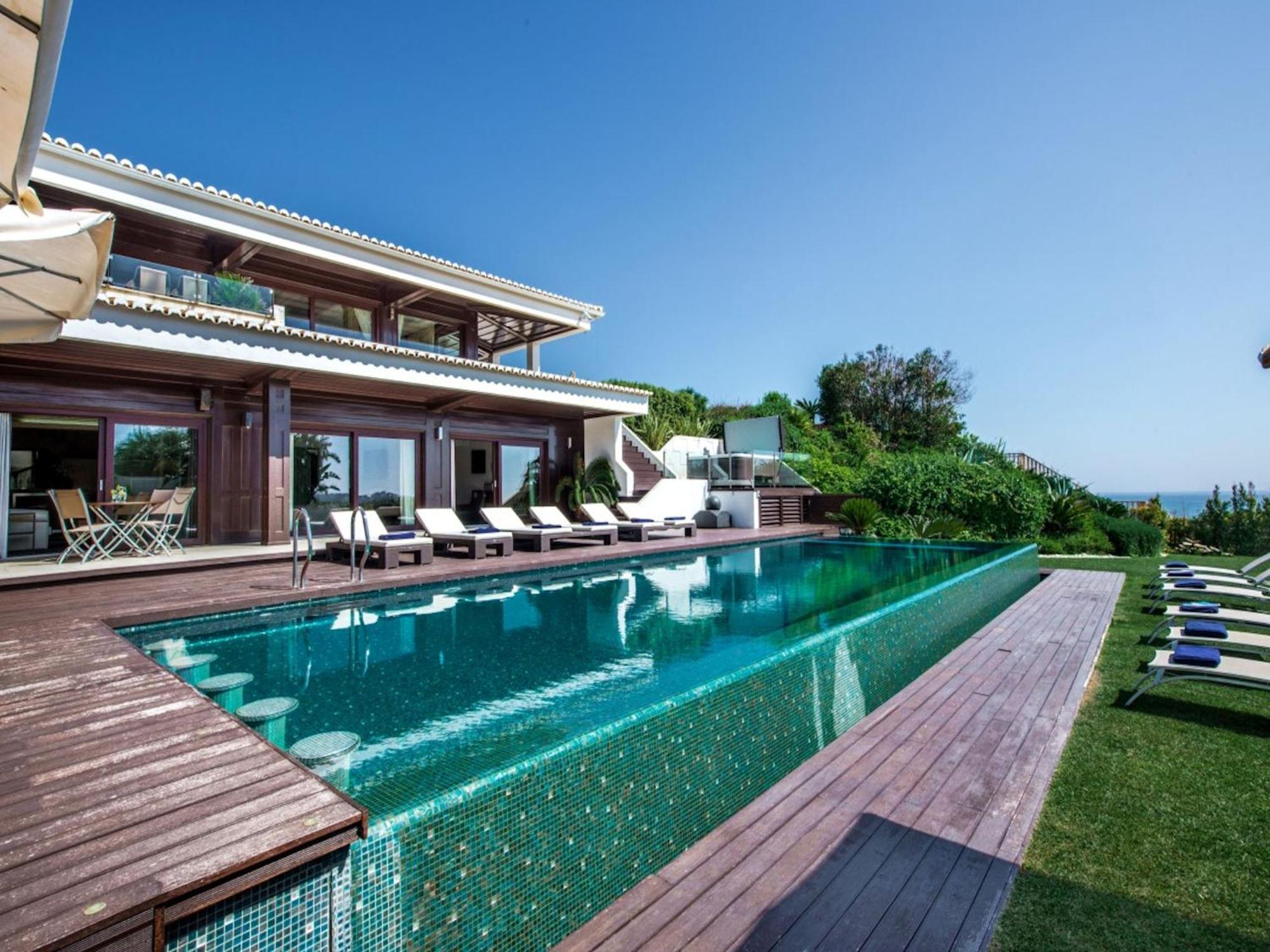 Villa Outstanding Algarve 8 Bedrooms Agua Grande Deluxe Amazing Sea Views Jacuzzi Gym