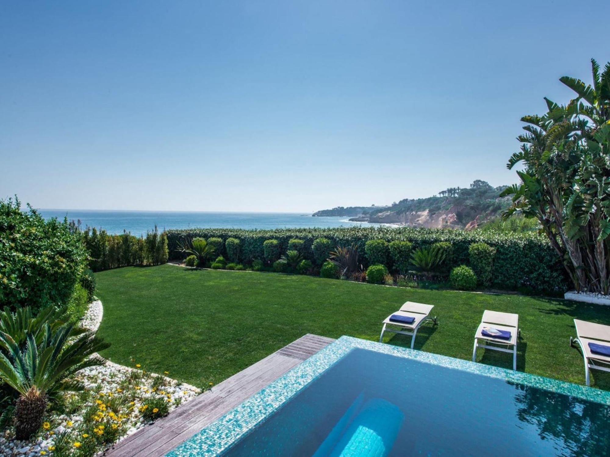 Villa Outstanding Algarve 8 Bedrooms Agua Grande Deluxe Amazing Sea Views Jacuzzi Gym Albufeira