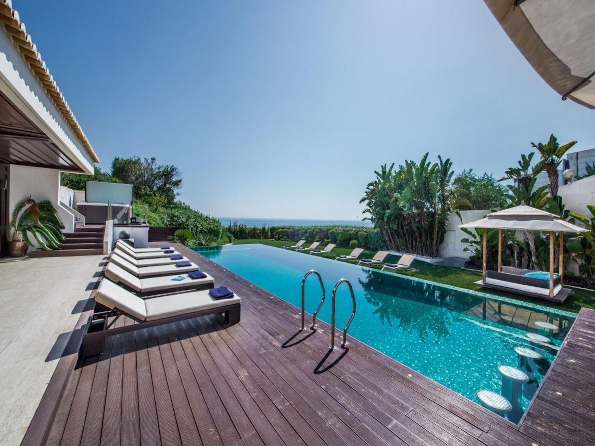 Villa Outstanding Algarve 8 Bedrooms Agua Grande Deluxe Amazing Sea Views Jacuzzi Gym Albufeira