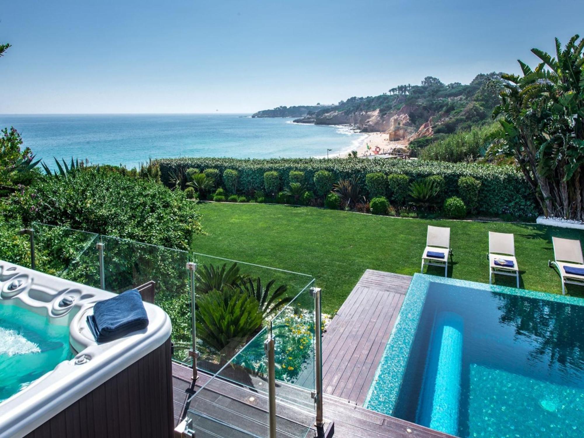 Villa Outstanding Algarve 8 Bedrooms Agua Grande Deluxe Amazing Sea Views Jacuzzi Gym Albufeira